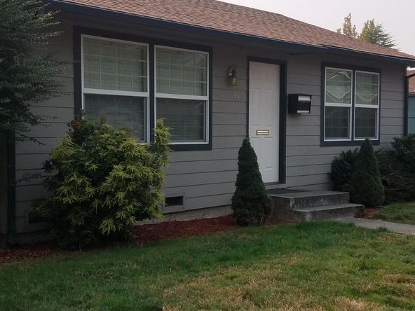 215 NE Outlook Ave, Grants Pass, OR 97526
